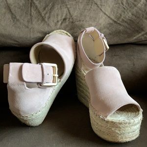 Marc Fisher Adalyn5 Wedge sandal